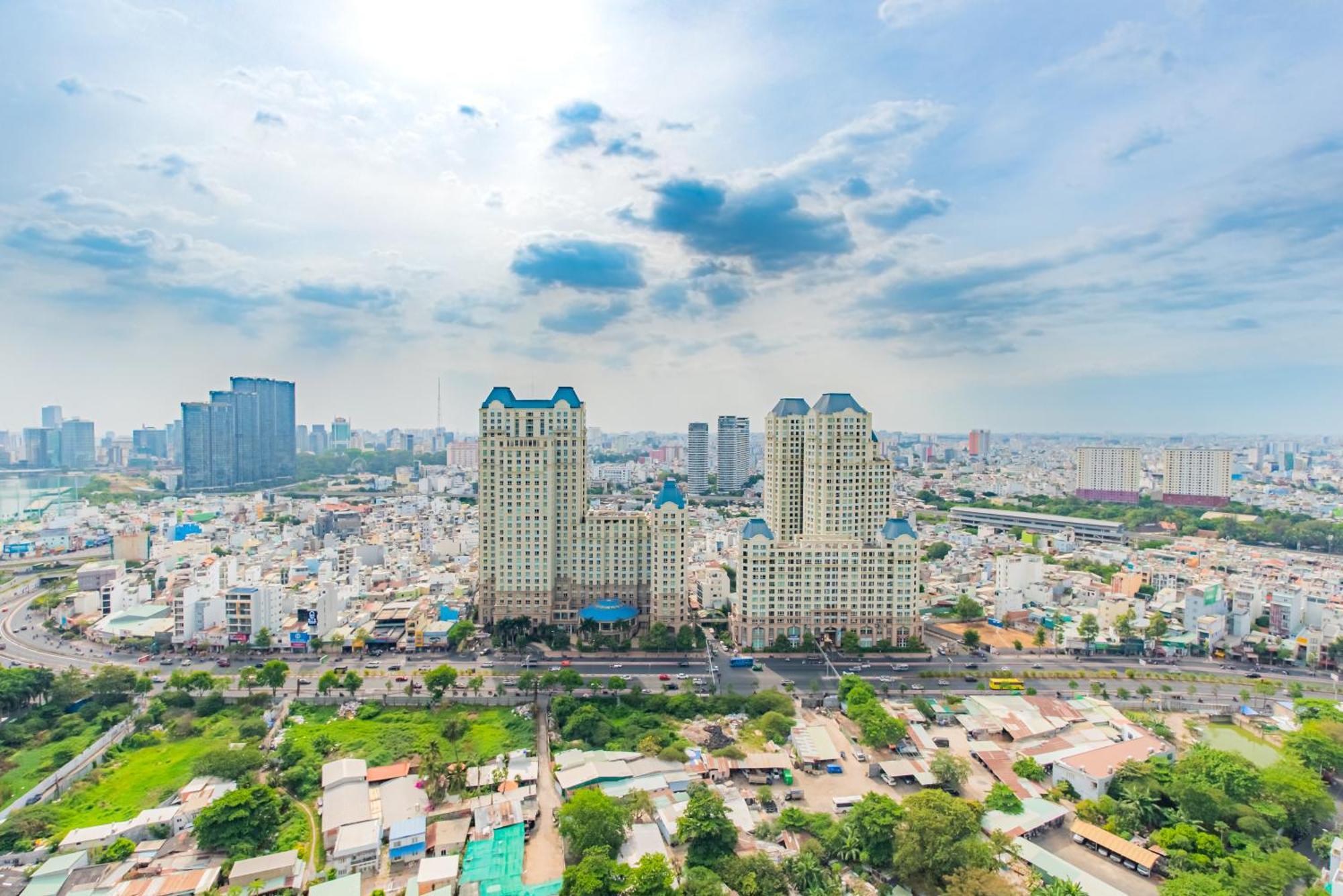Central Apartments - Vinhomes Central Park, Landmark 81 Area & Ice Skating Rink Ho Chi Minh City Exterior photo